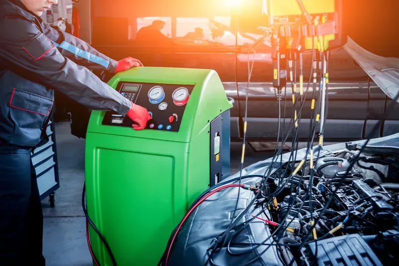 Statie de climatizare auto in atelierul de service